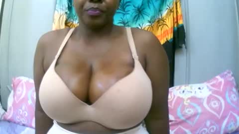 Snapshot of sexxi_ebony chatting on 11-23-25, 02:17 sexxi_ebony online show from 11-23-25, 02:17