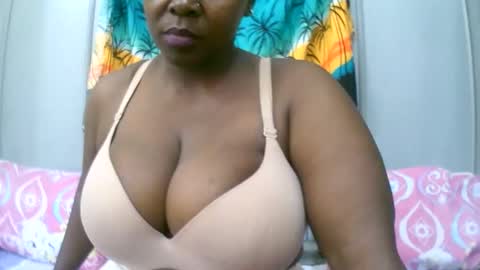 Snapshot of sexxi_ebony chatting on 11-24-25, 05:18 sexxi_ebony online show from 11-24-25, 05:18