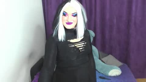 Snapshot of sexxx_queen chatting on 10-28-25, 11:51 sexxx_queen online show from 10-28-25, 11:51