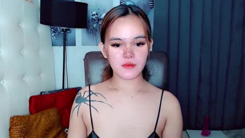 Snapshot of sexxxy_caroline chatting on 12-19-24, 07:51 sexxxy_caroline online show from 12-19-24, 07:51