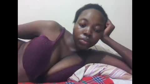 Snapshot of sexxy_blush chatting on 12-05-24, 06:33 cutie online show from 12-05-24, 06:33