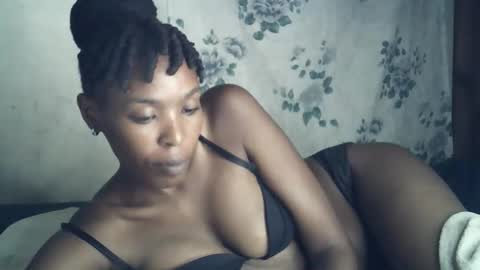 sexxy_curvy23 online show from 02-28-26, 06:20