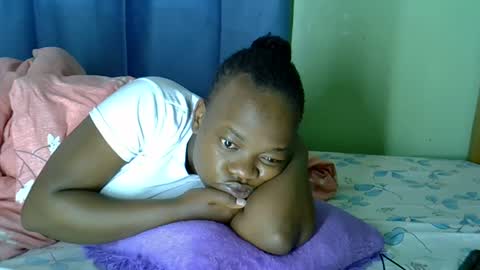 Snapshot of sexxybuttie chatting on 09-29-25, 06:18 African Queen online show from 09-29-25, 06:18