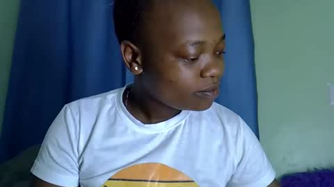 Snapshot of sexxybuttie chatting on 10-20-25, 04:02 African Queen online show from 10-20-25, 04:02