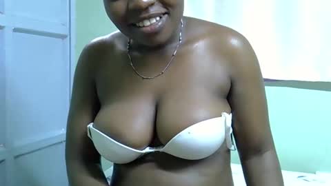 Snapshot of sexxybuttie chatting on 10-25-25, 08:55 African Queen online show from 10-25-25, 08:55