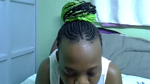 Snapshot of sexxybuttie chatting on 10-25-25, 09:20 African Queen online show from 10-25-25, 09:20