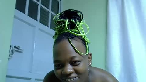 Snapshot of sexxybuttie chatting on 10-28-25, 11:07 African Queen online show from 10-28-25, 11:07