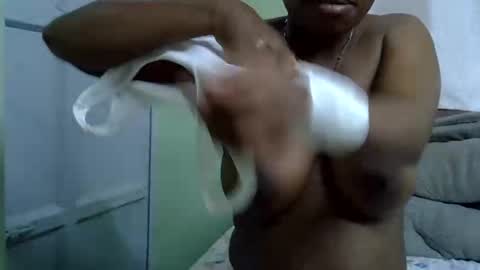 Snapshot of sexxybuttie chatting on 11-04-25, 12:48 African Queen online show from 11-04-25, 12:48