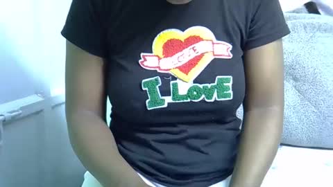 Snapshot of sexxybuttie chatting on 11-19-25, 09:09 African Queen online show from 11-19-25, 09:09