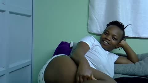 Snapshot of sexxybuttie chatting on 11-24-25, 11:59 African Queen online show from 11-24-25, 11:59