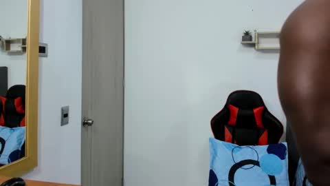 Snapshot of sexy_blackman chatting on 02-20-25, 12:47 sexy blackman online show from 02-20-25, 12:47