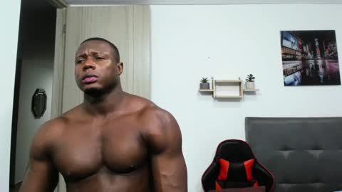 Snapshot of sexy_blackman chatting on 02-25-25, 04:24 sexy blackman online show from 02-25-25, 04:24