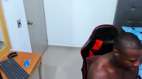 Snapshot of sexy_blackman chatting on 02-25-25, 04:00 sexy blackman online show from 02-25-25, 04:00