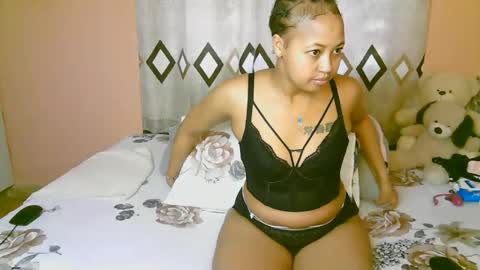 sexy_bluegirl online show from 10-05-25, 08:12