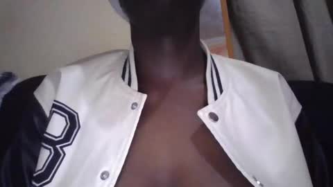 sexy_butty01 online show from 12-16-25, 10:04