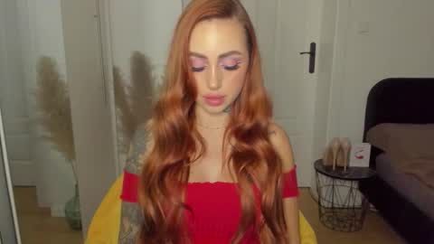 C o r a l i e online show from 11-25-25, 06:08