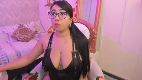 Snapshot of sexy_cristall chatting on 02-28-25, 08:18  C R I S T A L  online show from 02-28-25, 08:18