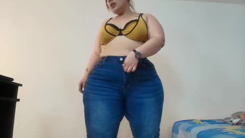 Snapshot of sexy_curvi chatting on 12-19-24, 11:03 karla           instagram  online show from 12-19-24, 11:03