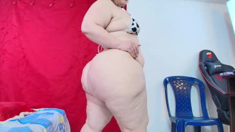 Snapshot of sexy_curvi chatting on 09-22-25, 03:36 karla           instagram  online show from 09-22-25, 03:36