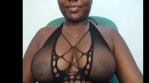 Snapshot of sexy_ebony12 chatting on 11-26-25, 10:05 Racheal online show from 11-26-25, 10:05