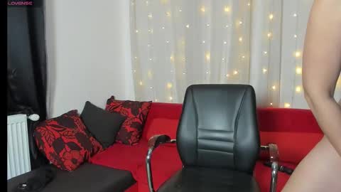 Snapshot of sexy_emeli chatting on 10-31-25, 11:06 MY ONLYFANS page is back - online show from 10-31-25, 11:06