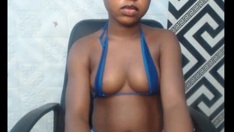 Snapshot of sexy_floral chatting on 10-21-25, 10:05 Angela online show from 10-21-25, 10:05