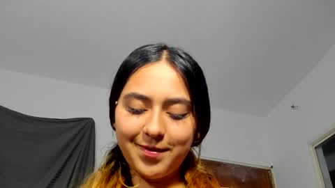 Snapshot of sexy_foxx_ chatting on 12-13-24, 05:05 Antonella online show from 12-13-24, 05:05