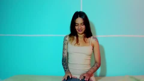 Snapshot of sexy_foxx_ chatting on 01-12-26, 06:13 Antonella online show from 01-12-26, 06:13