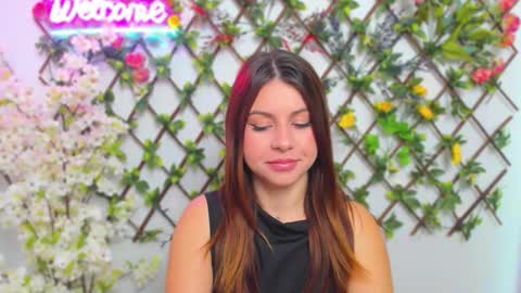 Snapshot of sexy_lily20 chatting on 10-26-25, 04:07 Lily online show from 10-26-25, 04:07