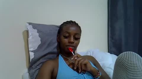 Snapshot of sexy_linda022 chatting on 06-19-26, 12:15 Linda online show from 06-19-26, 12:15