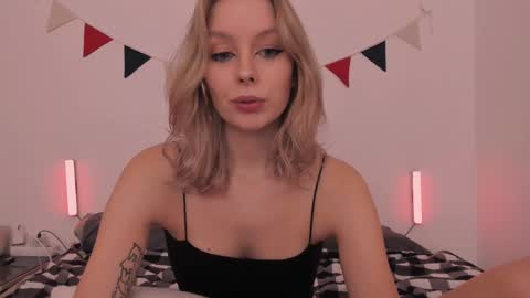 Ellie Mia online show from 01-13-25, 07:53