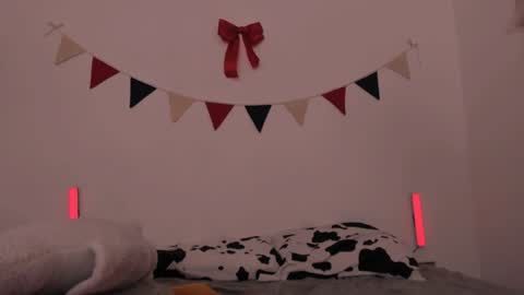 Ellie Mia online show from 01-29-25, 07:53