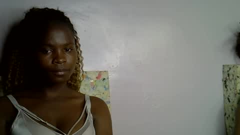 Snapshot of sexy_molyne chatting on 01-14-26, 01:17 Molyne online show from 01-14-26, 01:17