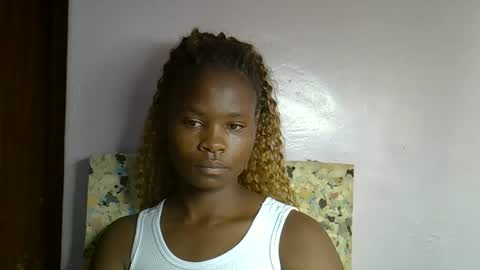 Snapshot of sexy_molyne chatting on 01-16-26, 01:31 Molyne online show from 01-16-26, 01:31