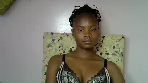 Snapshot of sexy_molyne chatting on 02-11-26, 02:55 Molyne online show from 02-11-26, 02:55