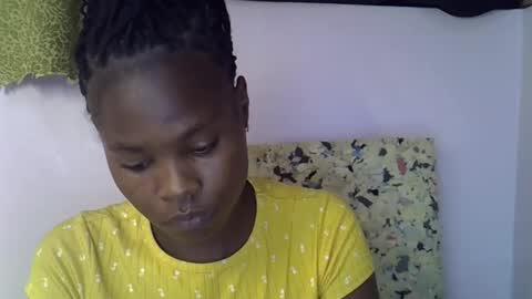 Snapshot of sexy_molyne chatting on 02-14-26, 04:15 Molyne online show from 02-14-26, 04:15