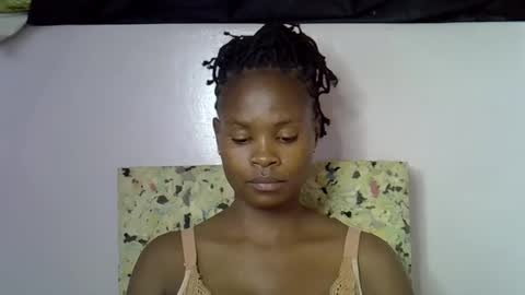 Snapshot of sexy_molyne chatting on 02-15-26, 08:35 Molyne online show from 02-15-26, 08:35