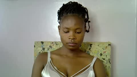 Snapshot of sexy_molyne chatting on 02-20-26, 06:26 Molyne online show from 02-20-26, 06:26