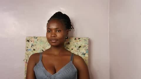 Snapshot of sexy_molyne chatting on 02-23-26, 01:58 Molyne online show from 02-23-26, 01:58