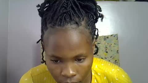 Snapshot of sexy_molyne chatting on 02-26-26, 01:43 Molyne online show from 02-26-26, 01:43