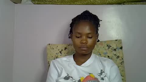 Snapshot of sexy_molyne chatting on 02-28-26, 02:01 Molyne online show from 02-28-26, 02:01