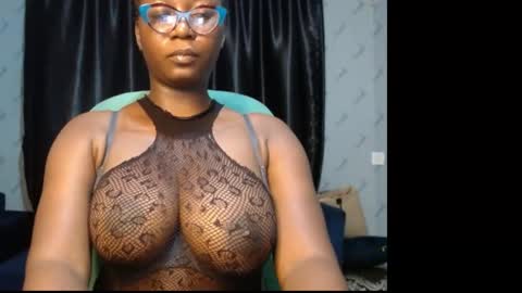 Snapshot of sexy_pearl12 chatting on 01-25-25, 07:18 zoe online show from 01-25-25, 07:18