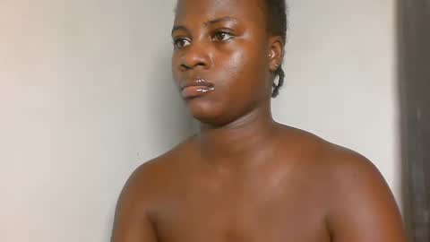 Snapshot of sexy_petitqueen chatting on 02-26-26, 04:11 sexy_petitqueen online show from 02-26-26, 04:11