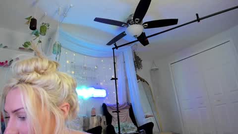 Snapshot of sexyashley_21 chatting on 01-17-25, 06:26 Ashley Teal online show from 01-17-25, 06:26