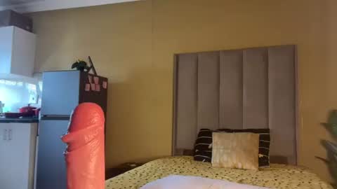 sexyasszeeee online show from 10-24-25, 08:33