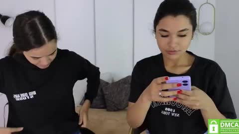 chanell and yina online show from 11-03-25, 01:12