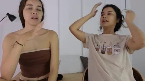 chanell and yina online show from 11-11-25, 01:22
