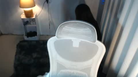 Snapshot of sexydevine_34 chatting on 11-16-25, 01:22 Devine online show from 11-16-25, 01:22