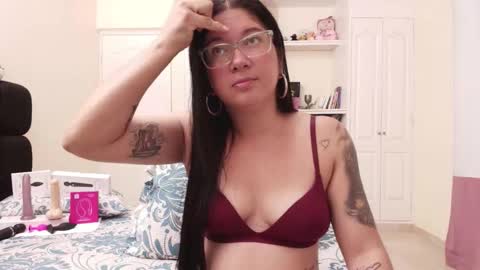 Snapshot of sexyeva_25 chatting on 09-23-25, 04:26 Eva online show from 09-23-25, 04:26