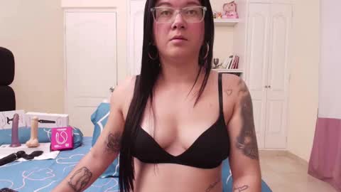 Snapshot of sexyeva_25 chatting on 10-07-25, 04:09 Eva online show from 10-07-25, 04:09
